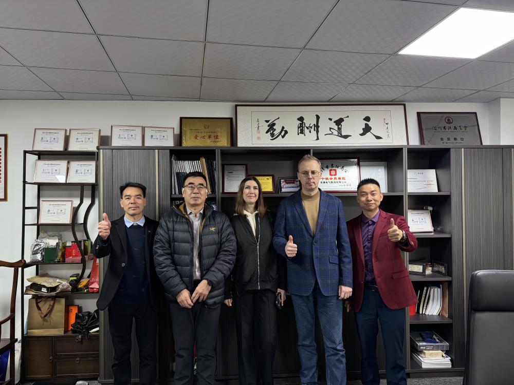 2024年12月13日尊龙凯时电气热情接待了俄罗斯供电系统客户